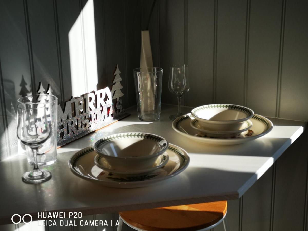 Pen-Rhos Luxury Glamping "Cuckoo'S Nest" Villa ลานดินดรอดเวลส์ ภายนอก รูปภาพ